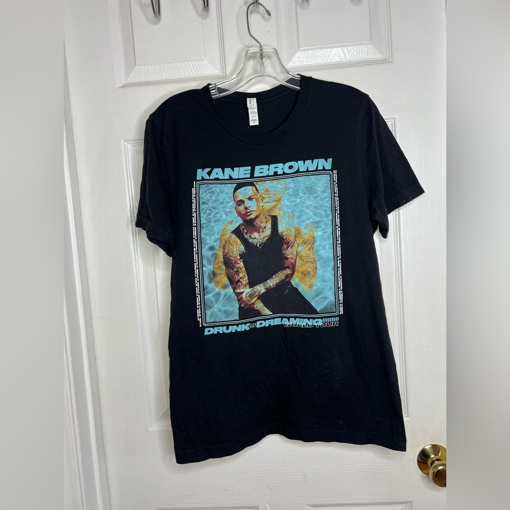 Kane Brown's "Drunk or Dreaming World Tour" Women’s graphic T-shirt Size Medium